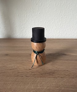 80kr. Højde 9,5 cm.