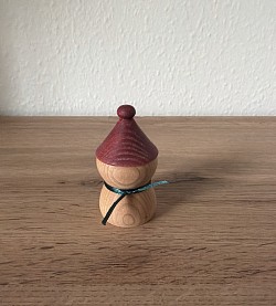 80kr. Højde 7,5 cm.