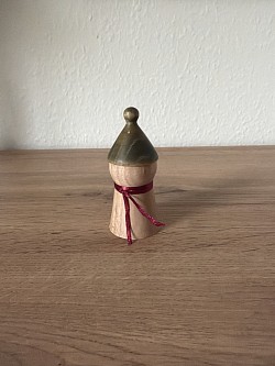 80kr. Højde 9,5 cm.