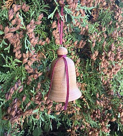 140kr. Højde 7,5 cm.