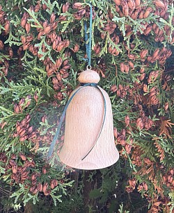 140kr. Højde 9 cm.